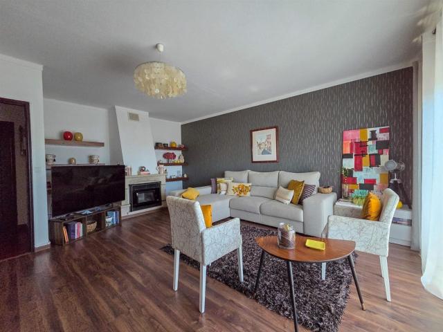 Apartamento T3 com garagem e anexo indepente m² Nazaré