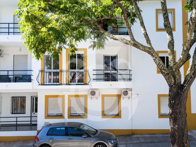Apartamento T3 com garagem e armazém