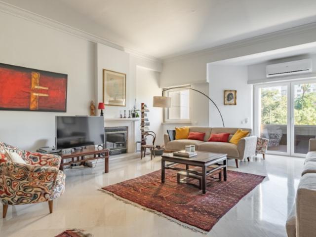 Apartamento T3 com Garagem e Arrecadação em Entrecampos Localização Prime