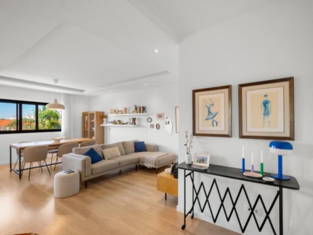 Apartamento T3 com garagem e arrecadação no Montenegro, Faro