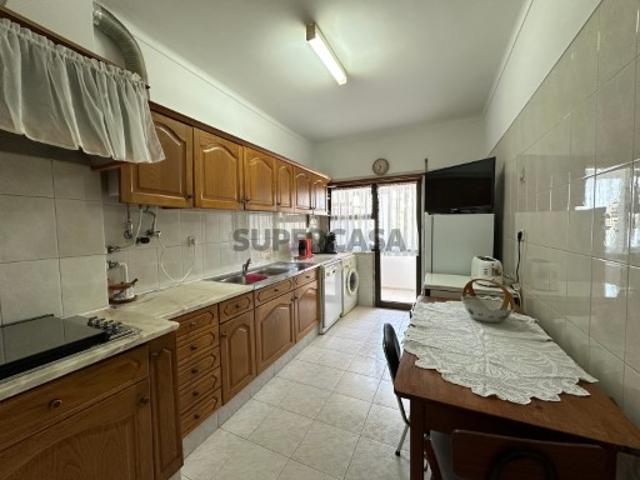 Apartamento T3 com garagem e arrecadação para venda em Tomar