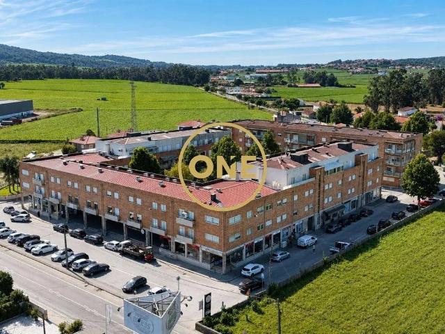 Apartamento T3 com Garagem e Duas Frentes, Junto à Nacional 206!