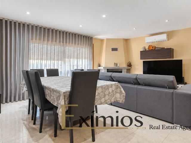 Apartamento T3 com garagem e logradouro, em Tougues