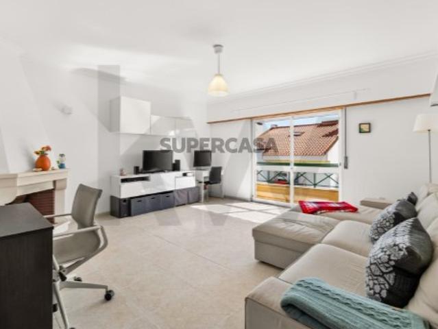 Apartamento T3 com garagem e sótão