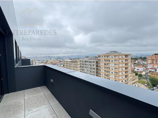 Apartamento T3 com garagem e varanda para comprar no centro. 155m² Mafamude