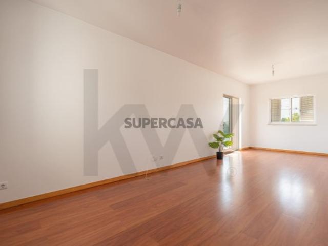 Apartamento T3 com Garagem e Varandas de 2019 na Carapinheira, Coimbra