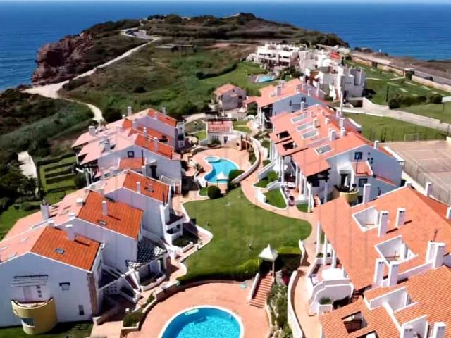 Apartamento T3 com garagem e vista mar em São Martinho do Porto