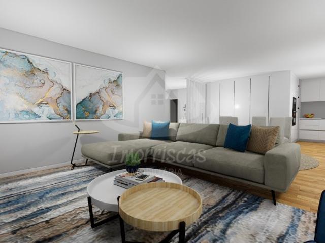 Apartamento T3 com garagem, em Alverca