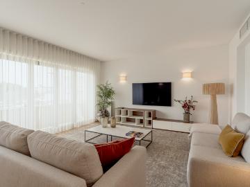 Apartamento T3 novo com garagem, nas Laranjeiras, em Lisboa
