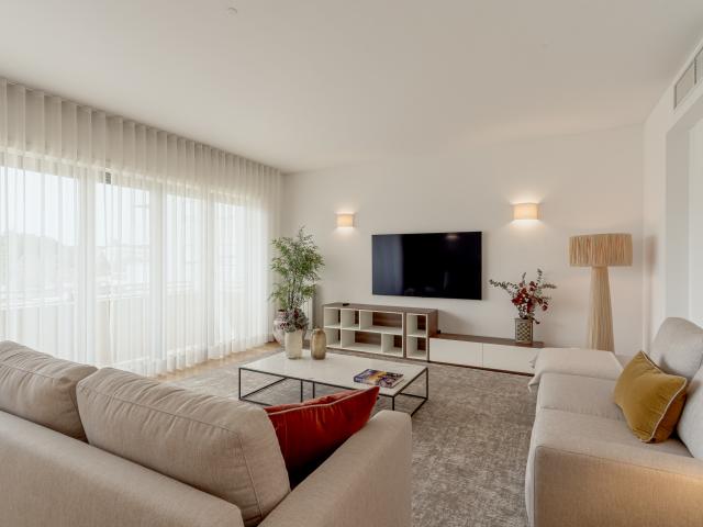 Apartamento T3 novo com garagem, nas Laranjeiras, em Lisboa