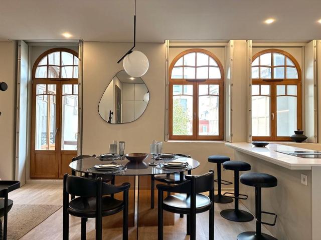 Apartamento T3 com garagem em palacete renovado em Lisboa 145m² Santo António