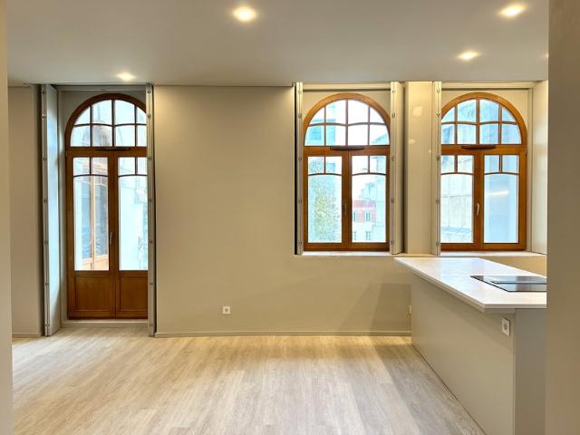 Apartamento T3 com garagem em palacete renovado em Lisboa