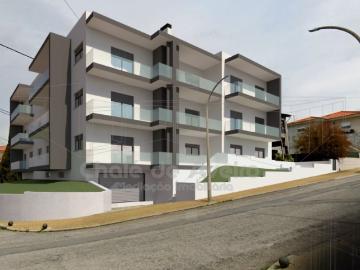 Apartamento T3 com garagem fechada e terraço em Oliveira de Azeméis