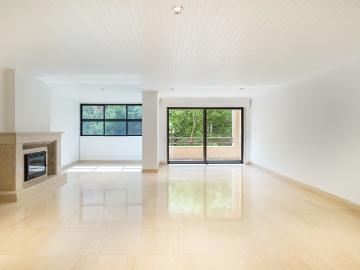 Apartamento T3 com garagem, na Alameda da Guia, Cascais