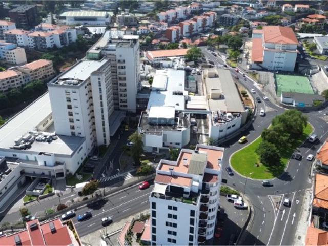 Apartamento T3 com garagem, centro Funchal, vista mar, serra e cidade