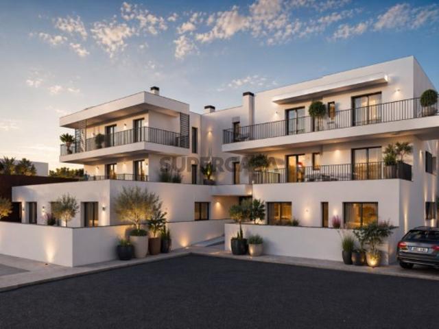 Apartamento T3 com garagem no centro de Ferrel