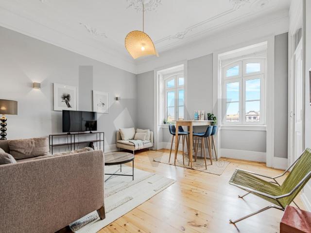 Apartamento T3 com garagem Renovado Alcântara 140m² Alcântara