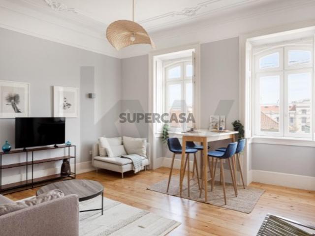Apartamento T3 com garagem Renovado Alcântara