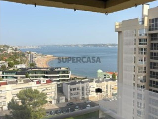 Apartamento T3 com grande varanda sobre o mar!
