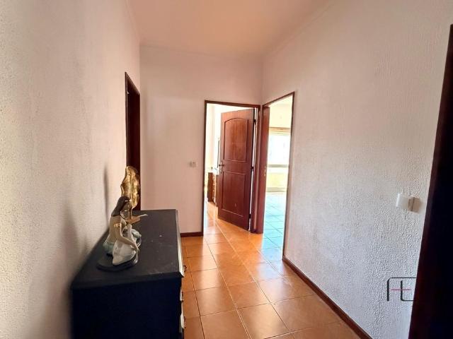 Apartamento T3 com duas varandas, elevador e garagem em Fânzeres