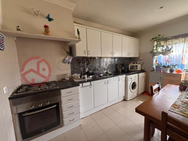 Apartamento T3 com duas casas de banho em Paio Pires, Seixal