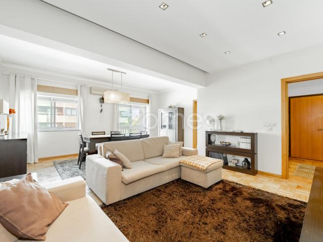 Apartamento T3 com Duas Frentes na Avenida João XXI – Braga