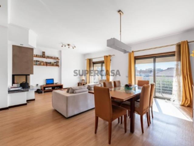 Apartamento T3 com elevador, 2 Parqueamentos e Arrecadação Barreiro