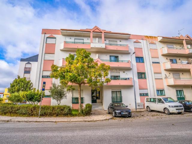 Apartamento T3 com elevador e garagem fechada em Cidade Nova, Caldas da Rainha!