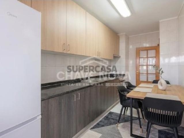 Apartamento T3 com Elevador, Lugar de Garagem e Arrumos junto ao METRO em Vila Nova de Gaia