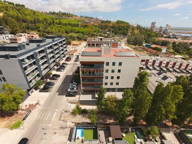 Apartamento T3 com estacionamento e vista desafogada sobre o rio | Sobralinho – Alverca