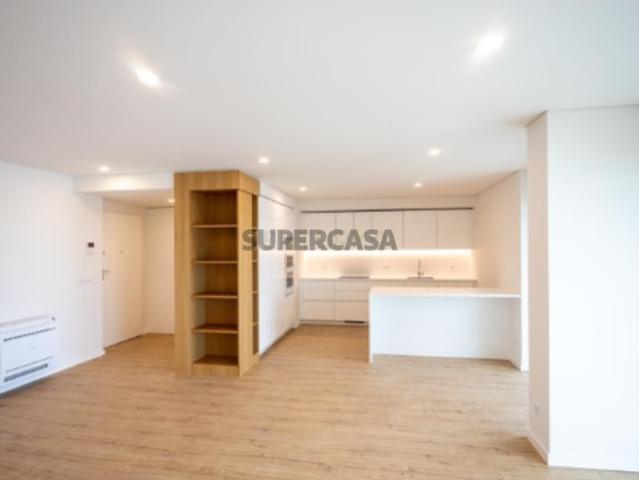Apartamento T3 com estacionamento e piscina Areeiro