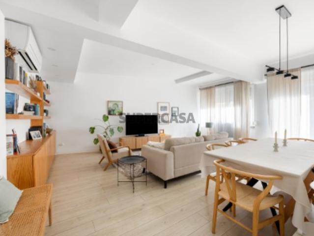 Apartamento T3 com estacionamento em Campolide, Lisboa