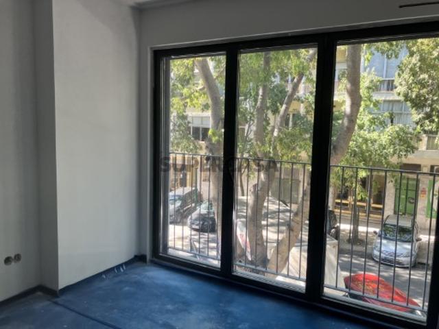 Apartamento T3, com estacionamento, em Alcântara, Lisboa