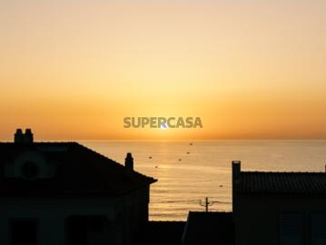 Apartamento T3 com estacionamento em frente ao MAR