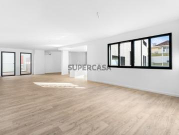 Apartamento T3 com estacionamento, Odivelas