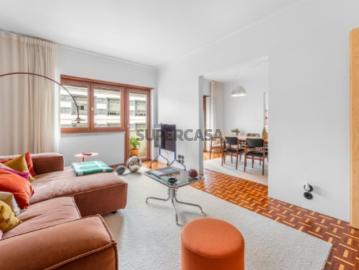 Apartamento T3 com estacionamento, Lisboa