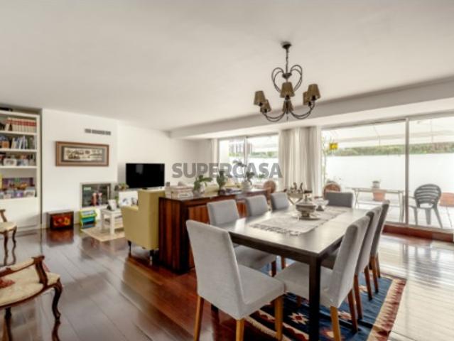 Apartamento T3 com estacionamento, nas Amoreiras, Lisboa