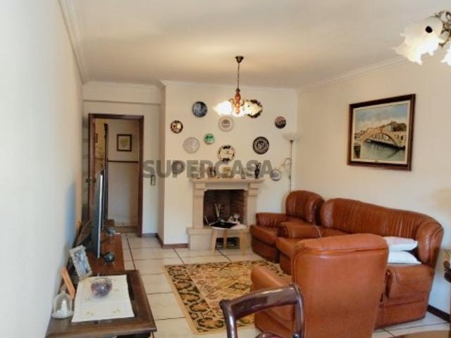 Apartamento T3 com espaço exterior junto ao mar PRAIA DA BARRA