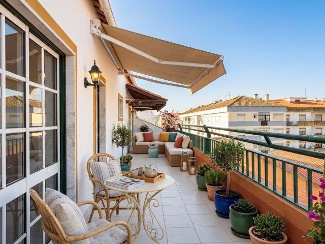 Apartamento T3 com Espaçosa Varanda e Excelente Localização no Pinhal Novo