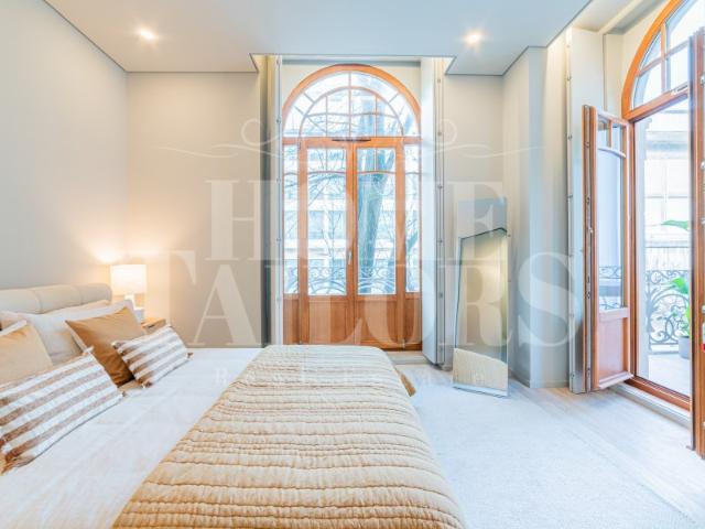 Apartamento T3 com espaçosa varanda estilo Pombalino Av. da Liberdade, Lisboa