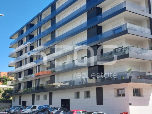 APARTAMENTO T3 COM EXCELENTES VARANDAS E GARAGEM FECHADA PARA 2 VIATURAS