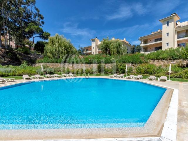Apartamento T3 com jardim, na Quinta do Patino, Cascais