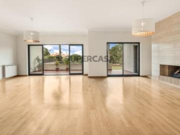 Apartamento T3 com jardim, Belas Clube de Campo, Sintra