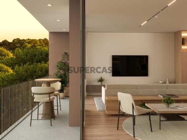 Apartamento T3 com jardim e 3 lugares de estacionamento no Porto