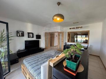 Apartamento T3 com Jardim e Churrasqueira, Garagem e Arrecad. 0m² Vermelha