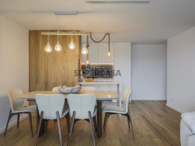 Apartamento T3 com jardim e terraço de uso exclusivo na Praia da Barra!