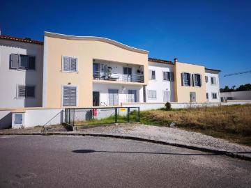 Apartamento T3 com Logradouro e Churrasqueira – Zona Calma e Familiar