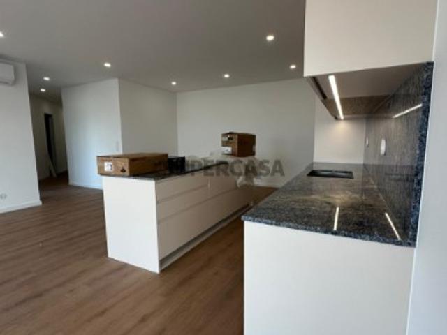 Apartamento T3 com Logradouro Santa Cruz