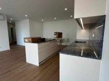 Apartamento T3 com Logradouro Santa Cruz
