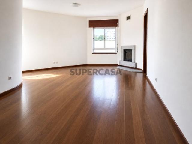 Apartamento T3 com lugar de garagem